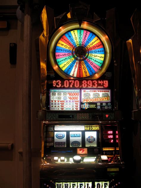 Free Wheel of Fortune Slot Machine by IGT .